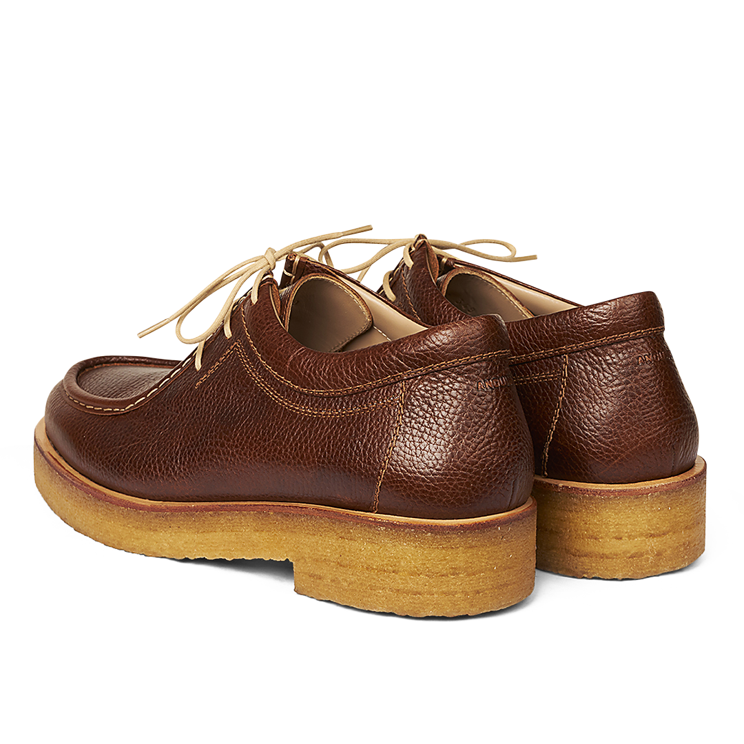 Casual lace-up shoes