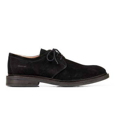 Classic lace-up shoe