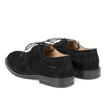 Classic lace-up shoe