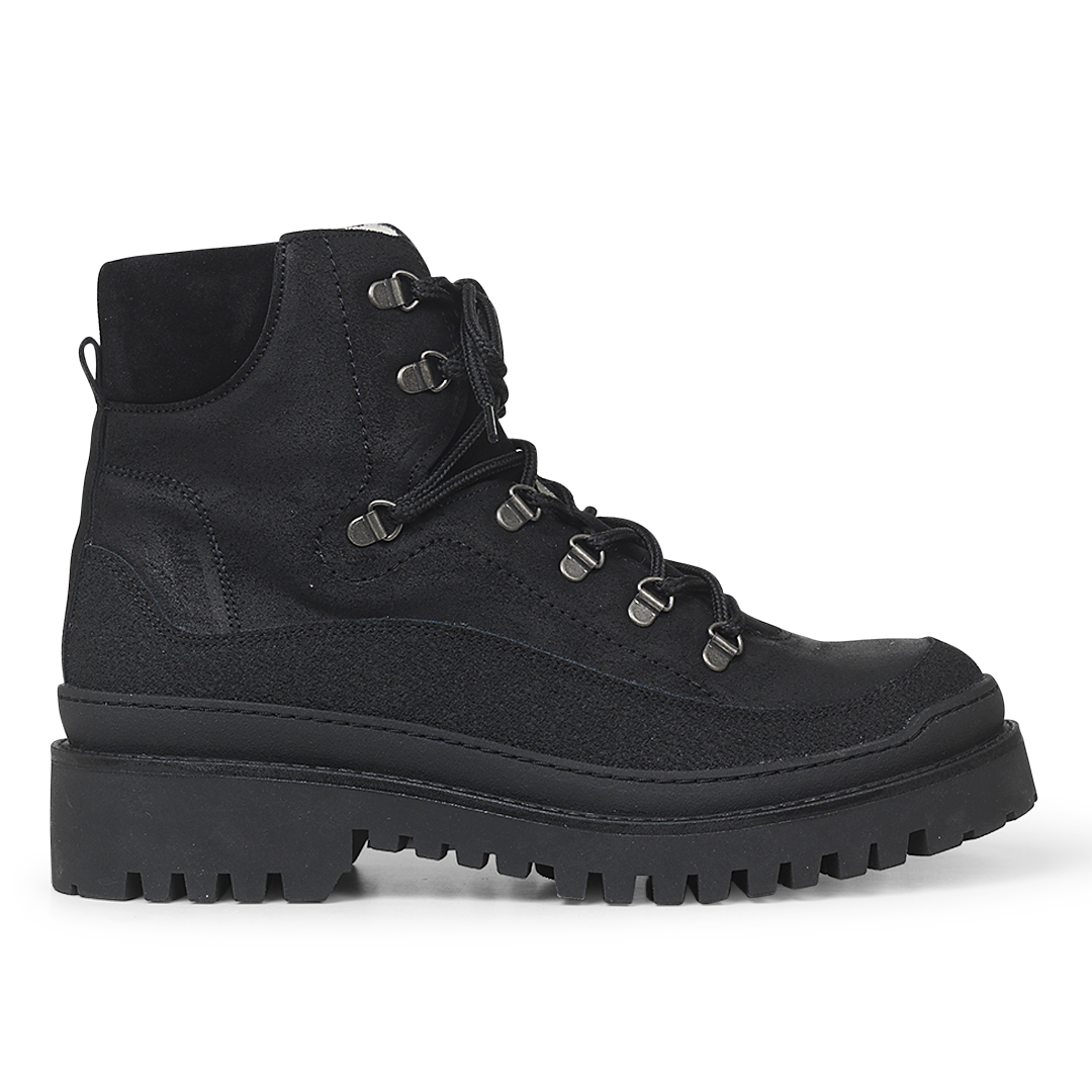 Lace-up boot with wool lining