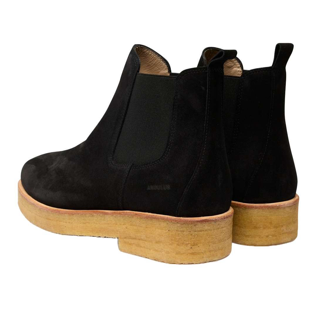Chelsea boot with elastic