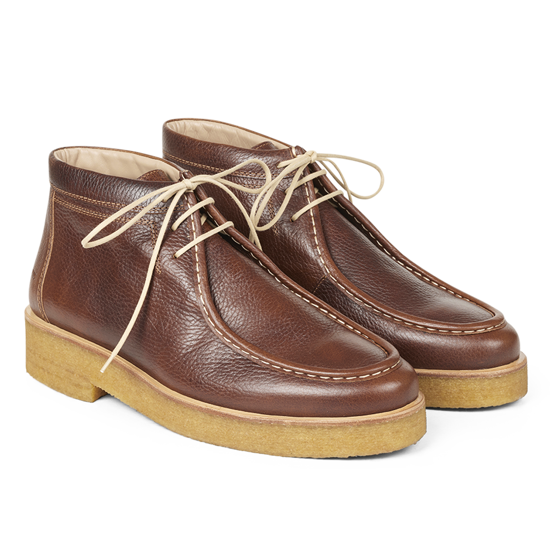 Low-cut lace-up boot