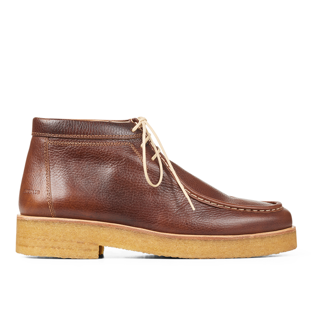Low-cut lace-up boot