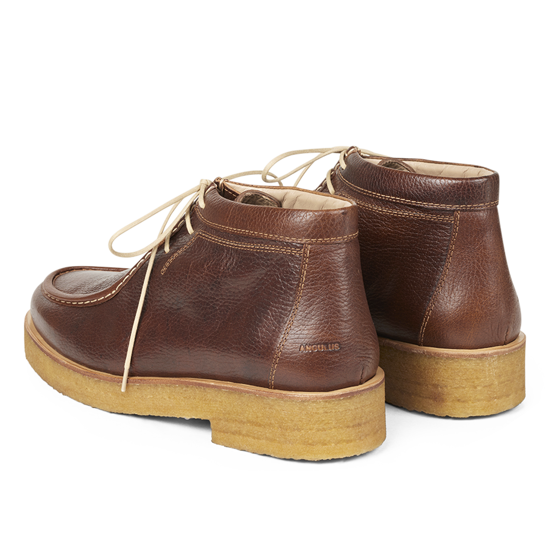 Low-cut lace-up boot