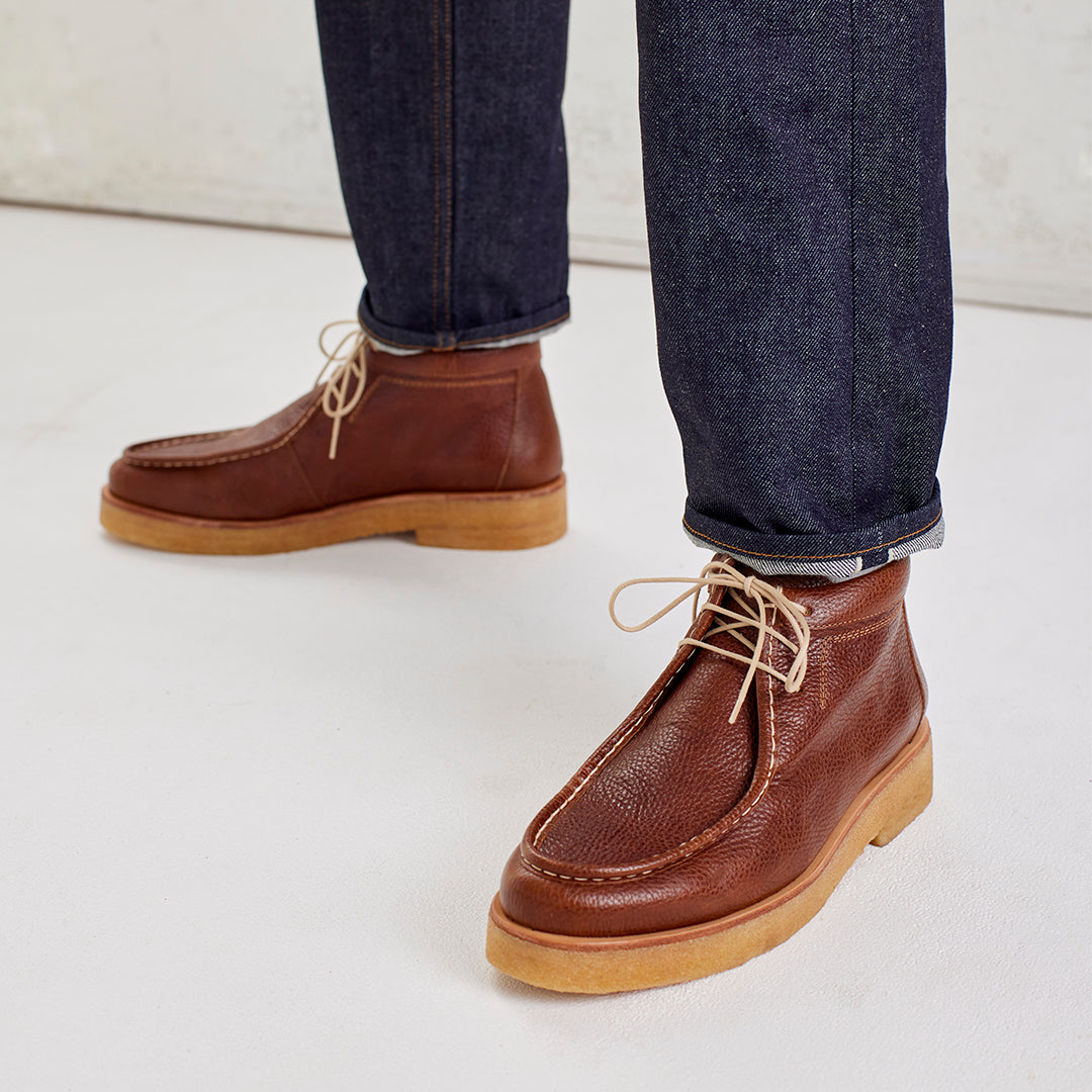 Low-cut lace-up boot