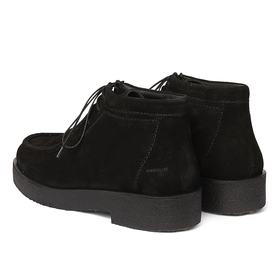 Lace-up shoes