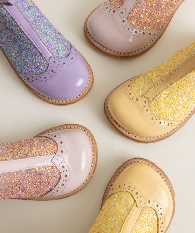 Angulus Mary Janes with glitter heart and velcro closure
