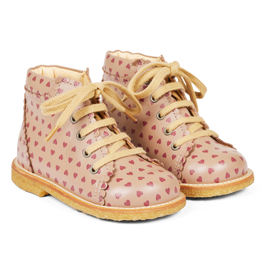 Classic lace-up shoe with heart print