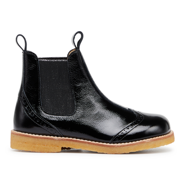 Chelsea boot with brogue lace pattern