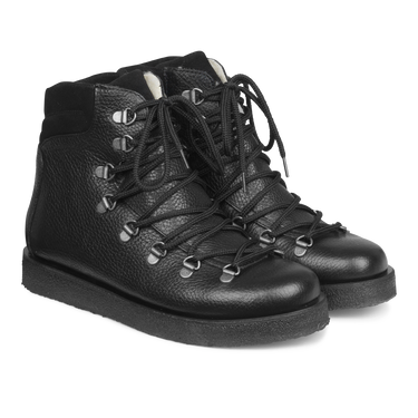 Boot with wool lining, laces and D-rings