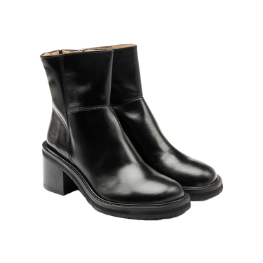 Boot with graphic heel